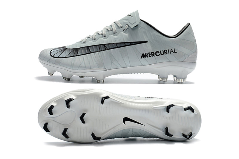 Crampons Mercurial Vapor XI pour football, chaussures de sport avec semelles à crampons pour meilleure adhérence.