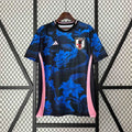 Maillot de football Japon 2024-2025 Le 12 -ème Maillot, design concept, vue de face du maillot blanc avec motifs bleus et rouges