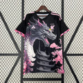 Maillot de football Japon 2023-2024 édition spéciale avec dragon noir et rose, fabriqué par Le 12 -ème Maillot.