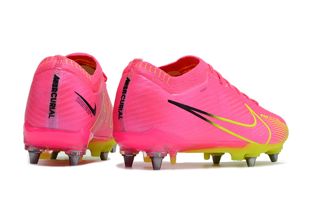 Crampons Mercurial Vapor XV Elite, chaussure de football légère avec crampons en métal, vue de profil.