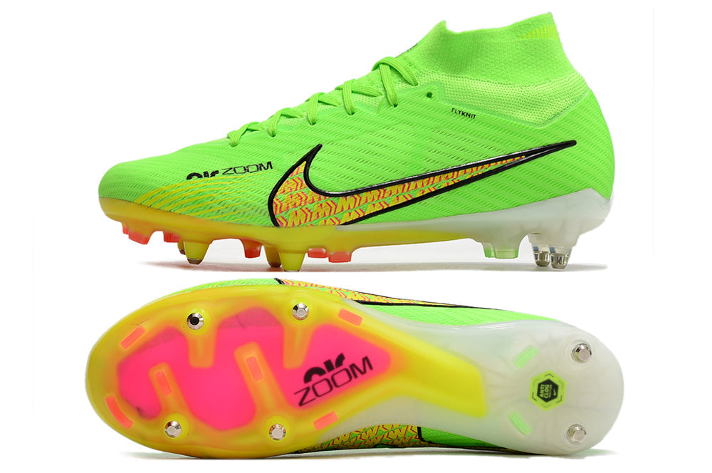Crampons Mercurial Superfly IX Elite de la marque Le 12 -ème Maillot, vue des crampons en acier sur la semelle du chaussant.