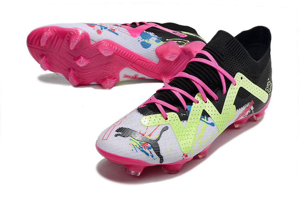 Crampons Future Ultimate FG de Le 12 -ème Maillot, conçus pour l'escalade, avec pointes en acier robustes et fixation sécurisée.
