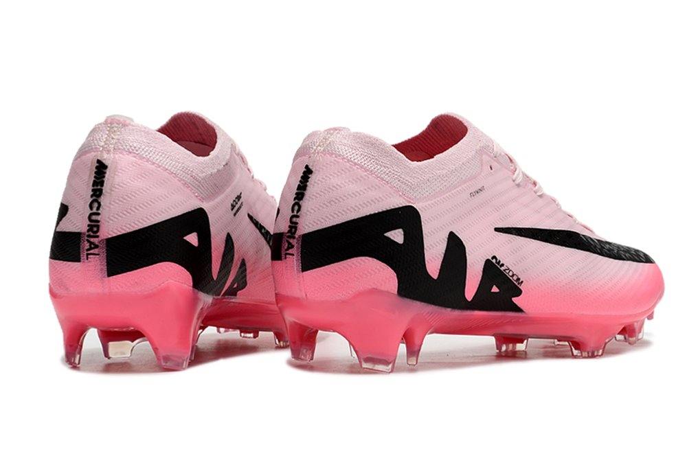 Crampons Mercurial Vapor 15 Elite XXV de Le 12 -ème Maillot, vue des semelles et des pointes pour football.