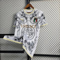 Maillot de football Italie Le 12 -ème Maillot, confectionné en tissu léger avec logo et design emblématique.