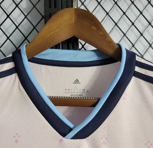 Maillot extérieur Arsenal 2022/23 Le 12-ème Maillot, maillot de football avec logo et design officiel, vue frontale.