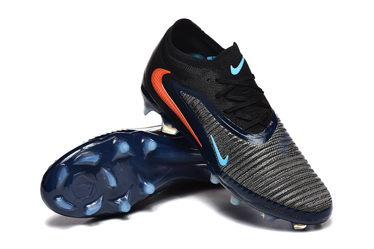 Crampons Phantom GX III Elite de Le 12 -ème Maillot, vue détaillée des pointes en acier pour l'alpinisme.