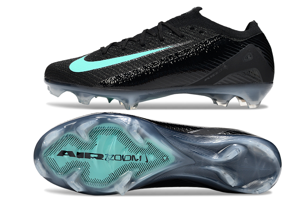 Crampons Nike Mercurial Superfly IX Elite pour football, pointes en acier et semelle en caoutchouc, montré sur un fond neutre