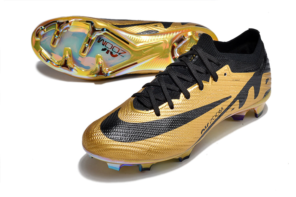 Crampons Mercurial Superfly IX Elite de Le 12 -ème Maillot, vue des pointes en acier pour football.