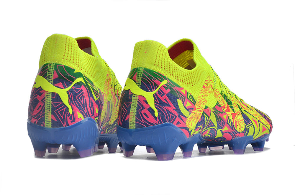 Crampons Future Ultimate FG Le 12 -ème Maillot, pour football, montrant la semelle avec crampons en caoutchouc et acier.