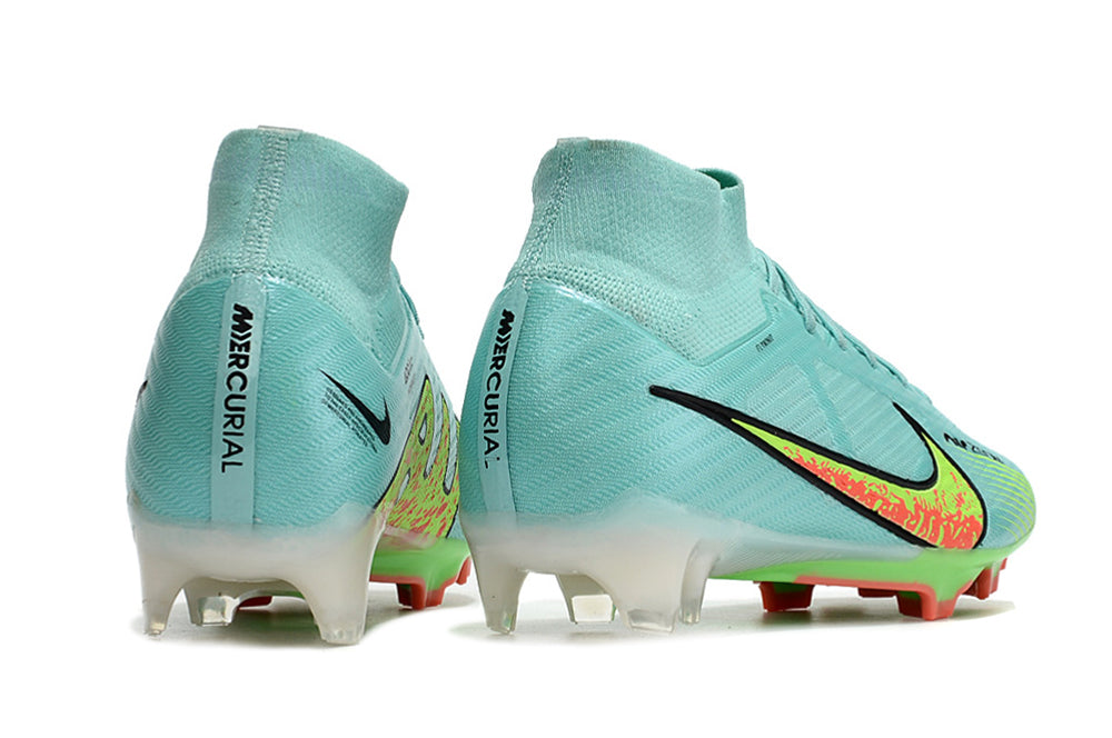Crampons Mercurial Superfly IX Elite de Le 12 -ème Maillot, vue de face avec crampons en métal pour football.