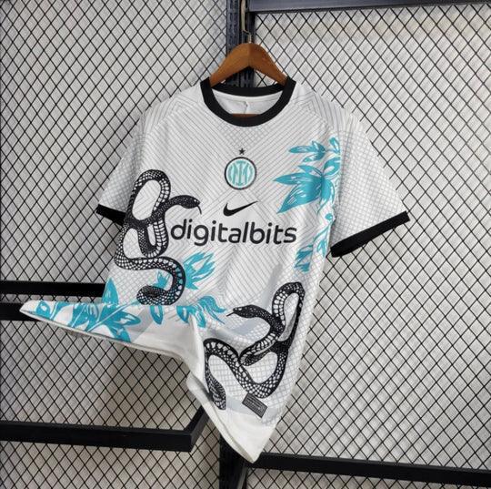 Maillot Inter Milan Concept 2024-2025, maillot de football bleu et noir avec logo de l'équipe et détails modernes.