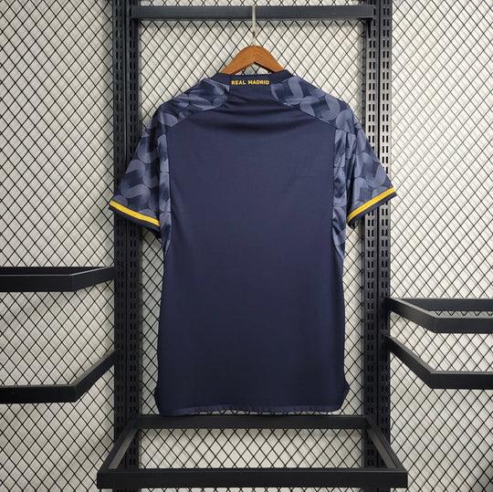 Maillot extérieur Real Madrid saison 2023-2024, marque Le 12 -ème Maillot, vue de face avec logo et design officiel.