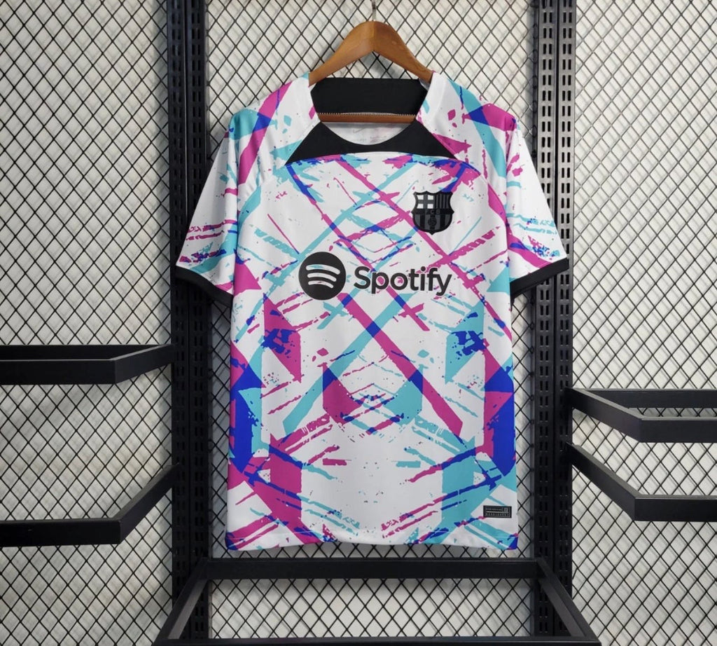 Maillot d'entraînement FC Barcelone 2023/2024 Le 12 -ème Maillot, vue arrière avec logo et détails de la tenue sportive.