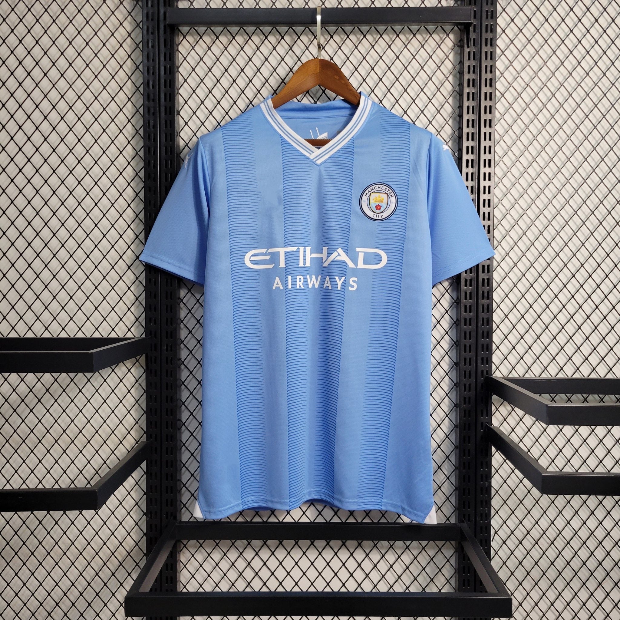 Maillot domicile Manchester City 2023-2024 Le 12-ème Maillot, devant avec logos et design officiel.