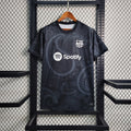 Maillot spécial de FC Barcelone 2023-2024 Le 12 avec logo et design unique, vue de face sur le maillot.