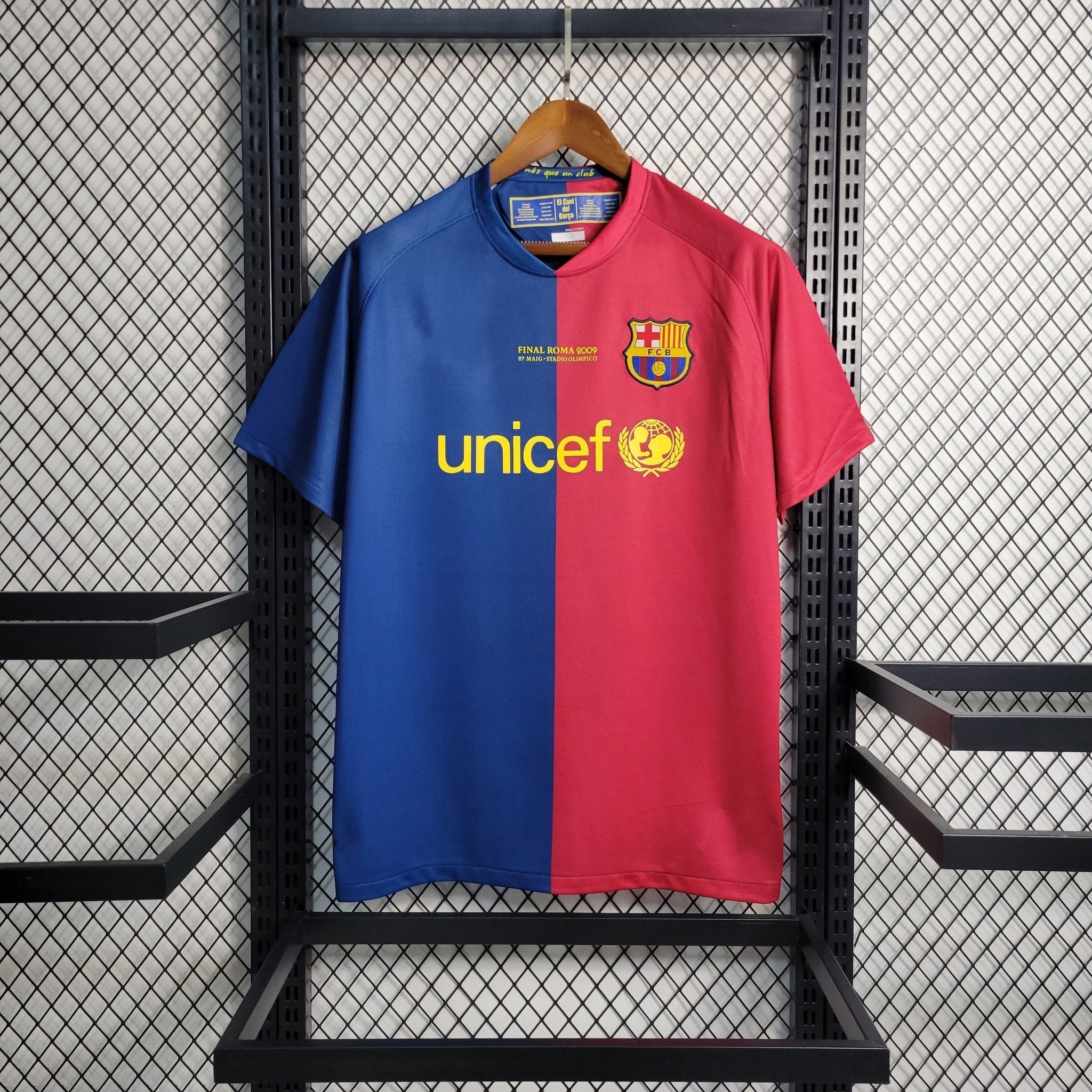 Maillot rétro FC Barcelone 2008-2009 Le 12 -ème Maillot, vue de face avec logo et détails du design vintage.