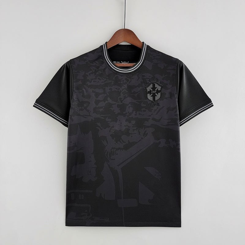 Maillot de football Brésil Le 12 -ème Maillot, modèle Full Black 2022, vue de face avec logo et détails noirs.