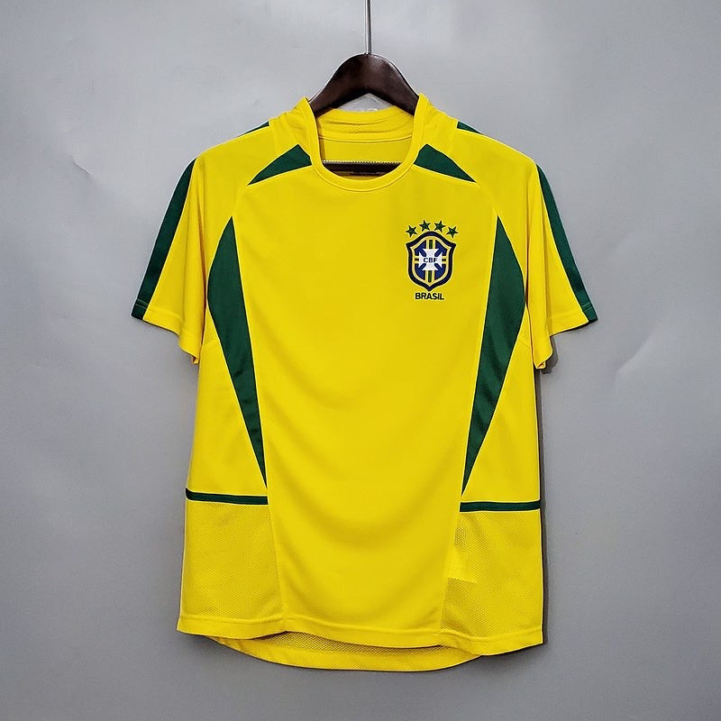 Maillot domicile rétro du Brésil 2002 de Le 12 -ème Maillot, vue de face, avec les couleurs traditionnelles jaune, vert et bleu.