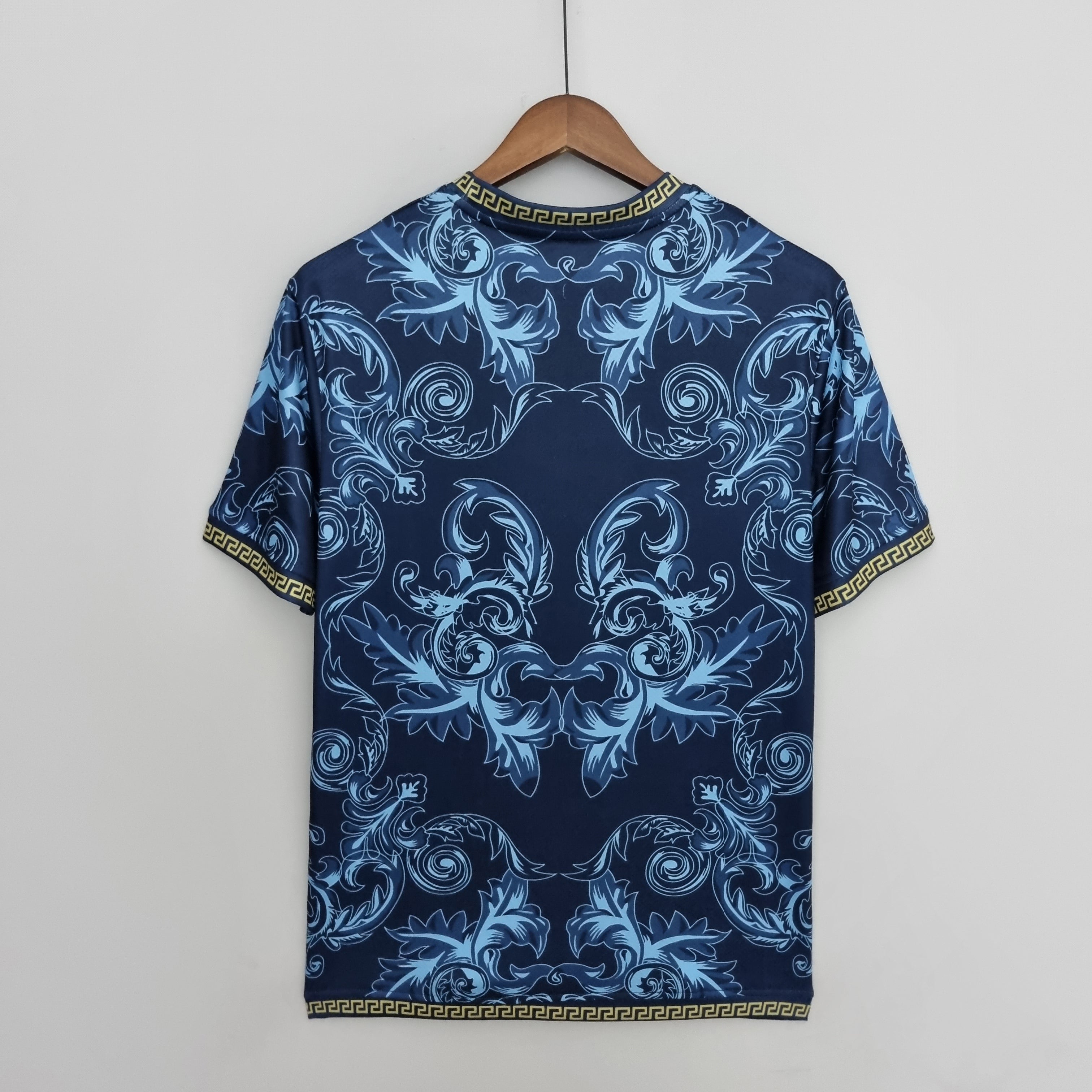 Maillot Le 12 -ème Italie Concept Bleu et Doré 2023 2024, design élégant avec détails bleus et dorés.