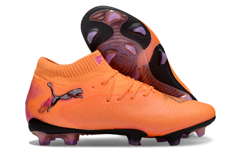 Crampons FUTURE 8 ULTIMATE FG Le 12 -ème Maillot pour football, vue de près avec semelles en caoutchouc et piquets métalliques