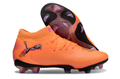 Crampons FUTURE 8 ULTIMATE FG Le 12 -ème Maillot pour football, vue de près avec semelles en caoutchouc et piquets métalliques