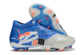 Crampons FUTURE 8 ULTIMATE FG de Le 12 -ème Maillot, vue de face avec pointes en acier pour football.