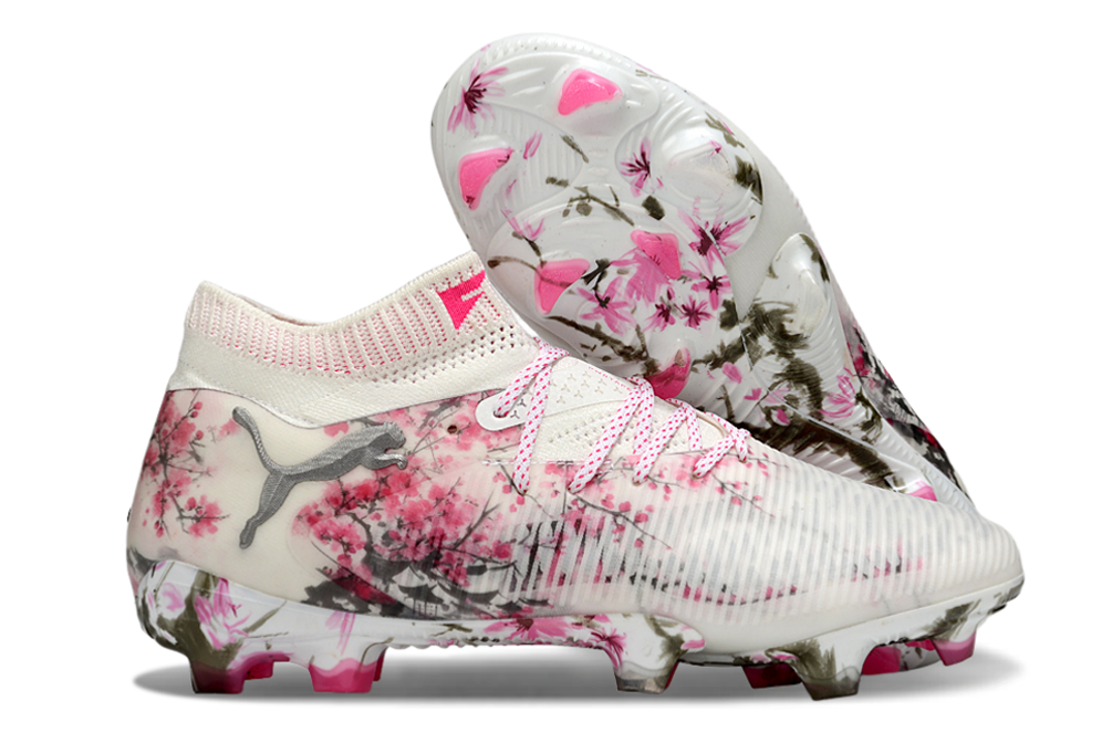 Crampons FUTURE 8 ULTIMATE FG de Le 12 -ème Maillot, pointes en acier pour football, fixation flexible, vue de face.