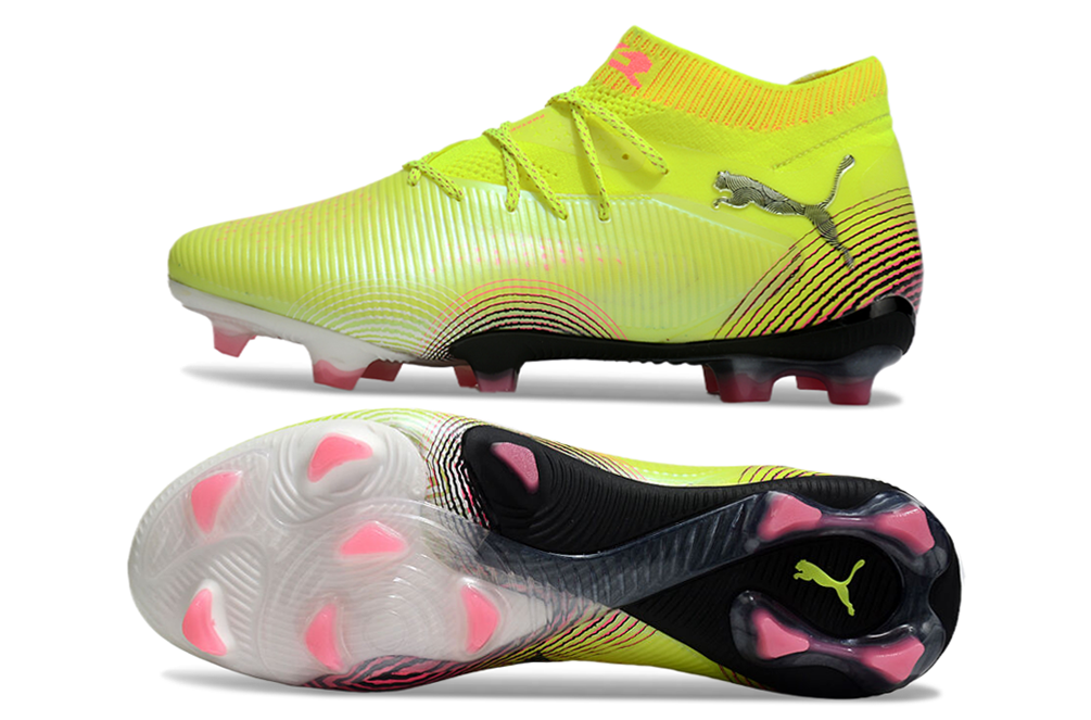 Crampons FUTURE 8 ULTIMATE FG de Le 12 -ème Maillot, vue de face montrant les pointes en acier pour football en extérieur
