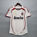 Maillot rétro AC Milan 2006-2007 de Le 12 -ème Maillot, vue du devant avec logo et design classique.