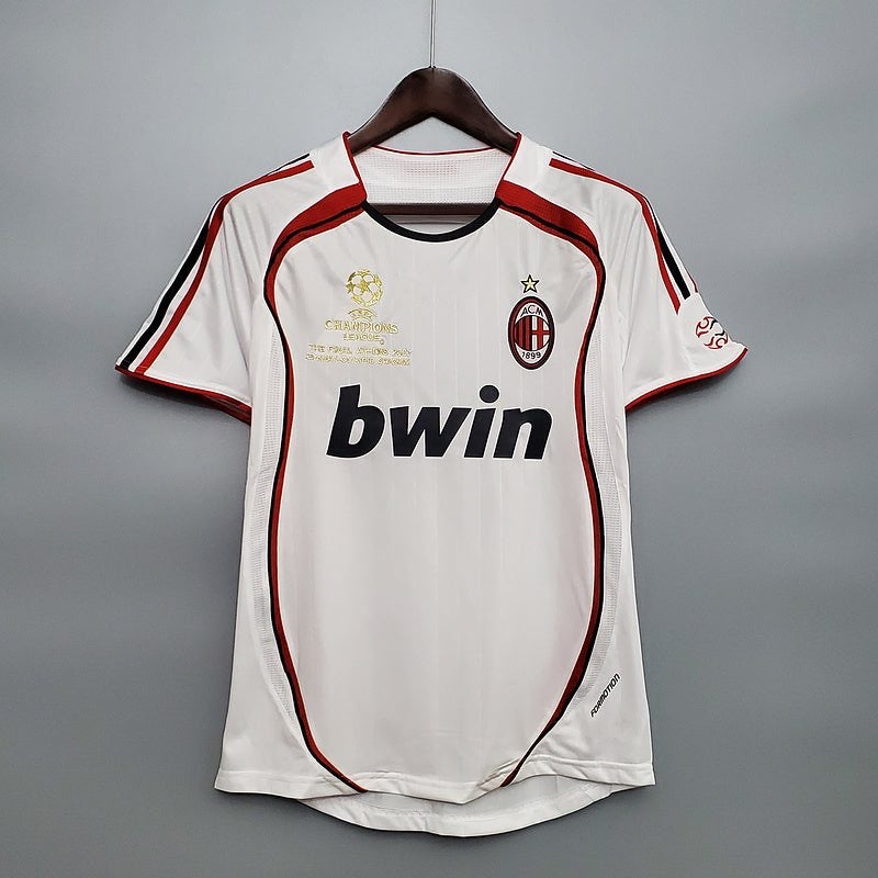 Maillot rétro AC Milan 2006-2007 de Le 12 -ème Maillot, vue du devant avec logo et design classique.