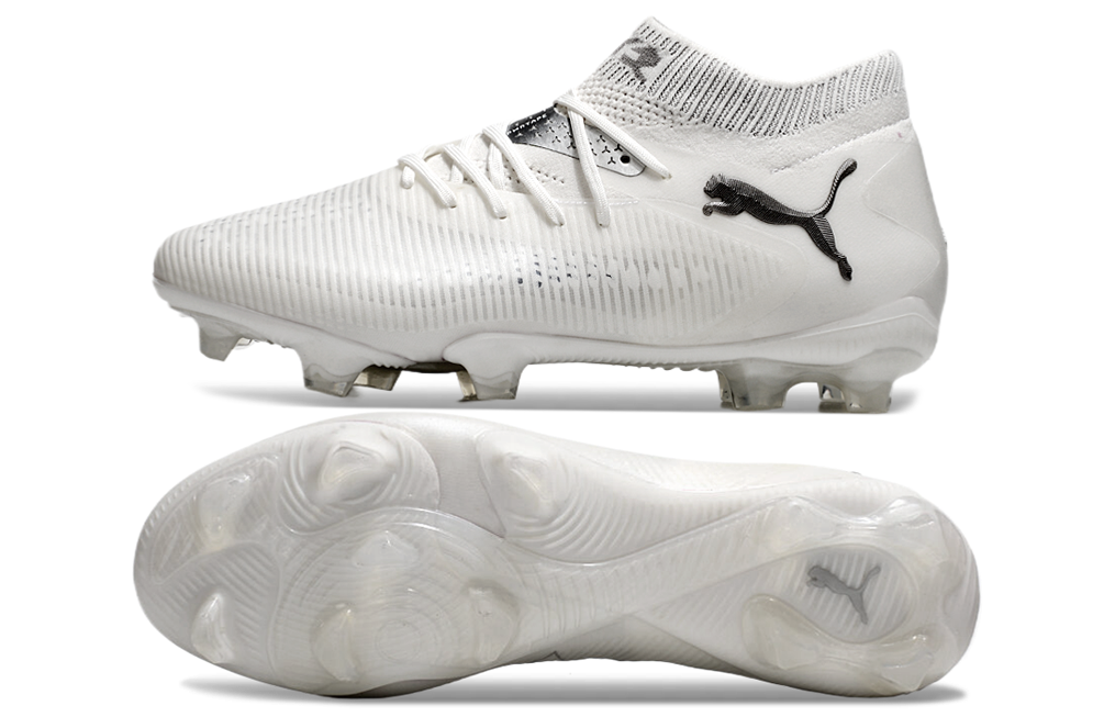 Crampons FUTURE 8 ULTIMATE FG de Le 12 -ème Maillot, fixation pour chaussures de football, visibles sur l'image.