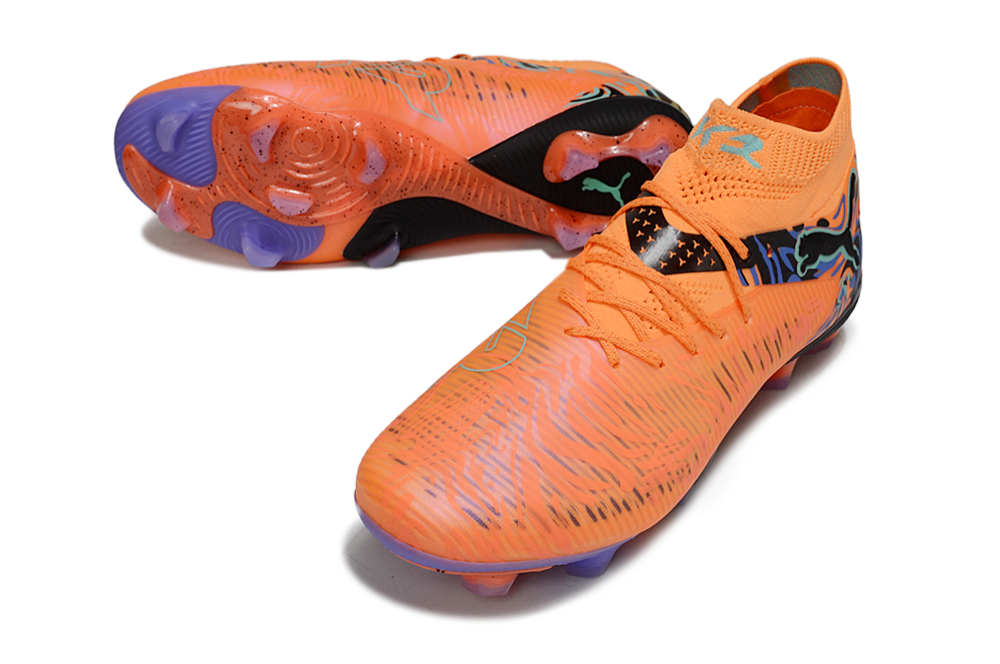 Crampons FUTURE 8 ULTIMATE FG de Le 12 -ème Maillot pour football, vue en gros plan avec semelles et fixation visibles.
