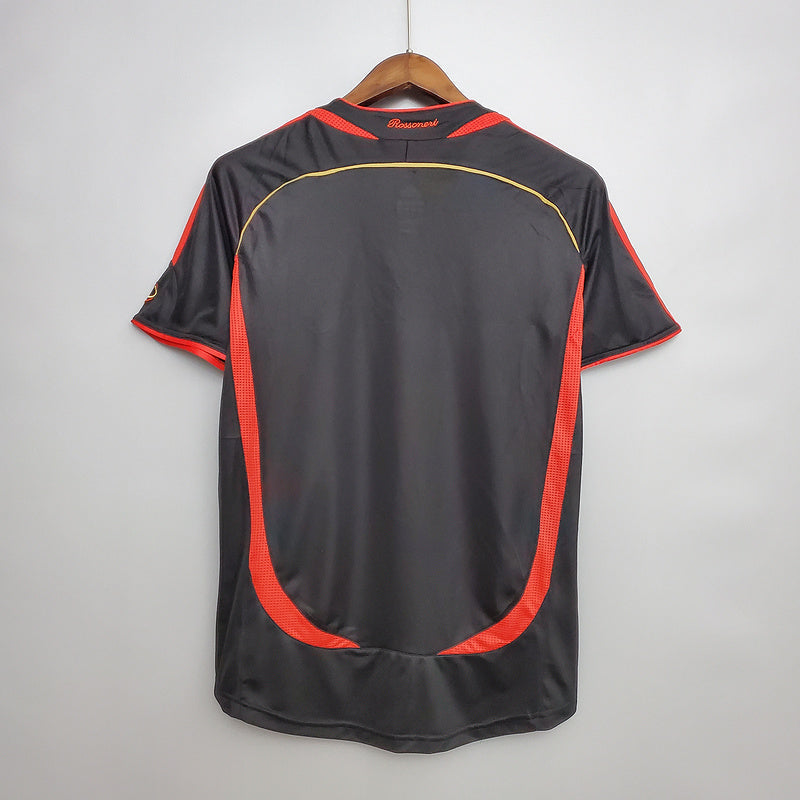 Maillot third rétro de l'AC Milan 2006, Le 12-ème Maillot, vue de face avec logo et design vintage.