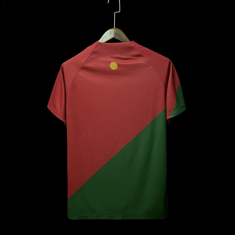 Maillot domicile Portugal 2022-2023 de Le 12 -ème Maillot, vue de face avec logo et détails du design.