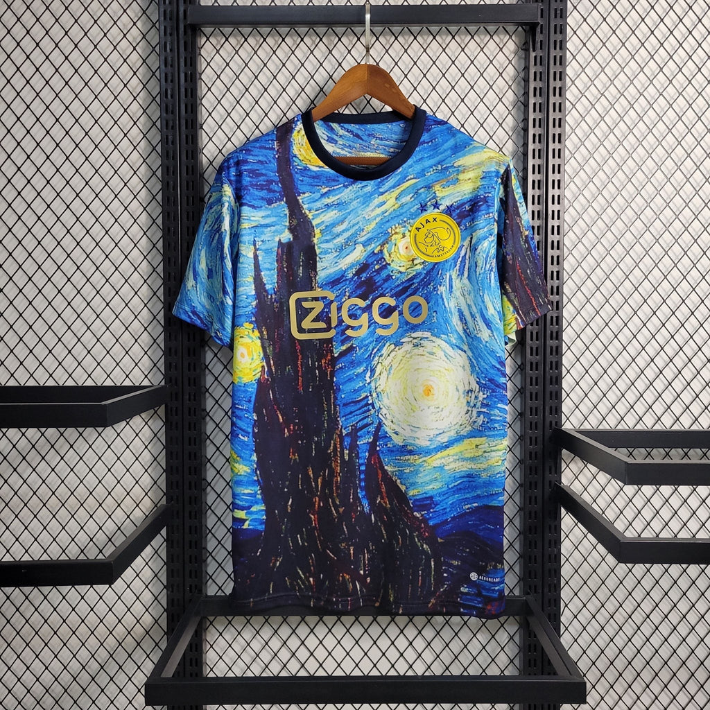 Maillot de football Le 12 -ème Maillot Ajax Édition Spéciale "Color" 2023 2024, vue de face, détails colorés.