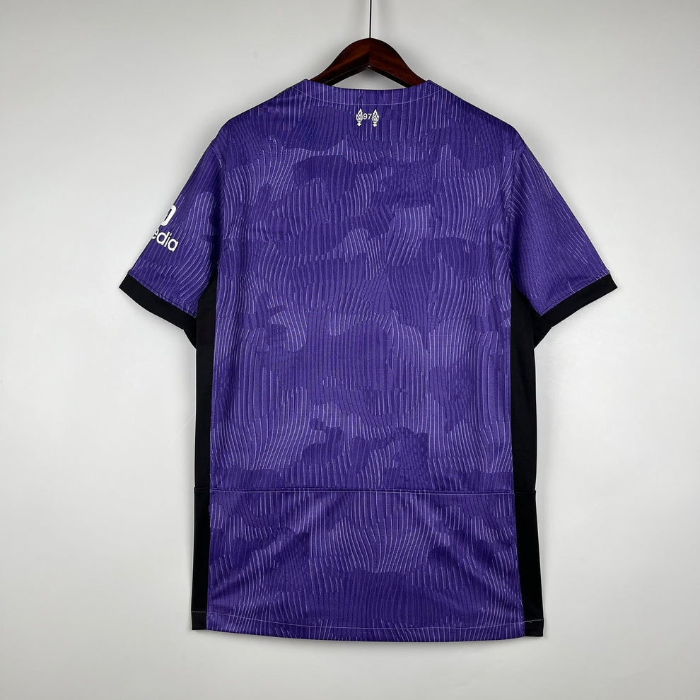 Maillot third Liverpool 2023-2024 Le 12 -ème Maillot, jersey rouge avec logo et détails de la saison 2023-2024