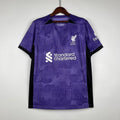 Maillot third Liverpool 2023-2024 Le 12-ème Maillot, maillot de football avec logo et design moderne visible sur l'image.