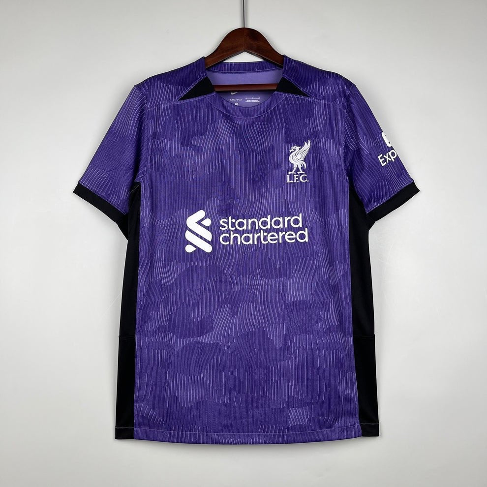 Maillot third Liverpool 2023-2024 Le 12-ème Maillot, maillot de football avec logo et design moderne visible sur l'image.