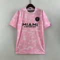 Maillot Inter Miami édition limitée Rose 2023-2024, marque Le 12 -ème Maillot, vue de face avec détails du maillot.