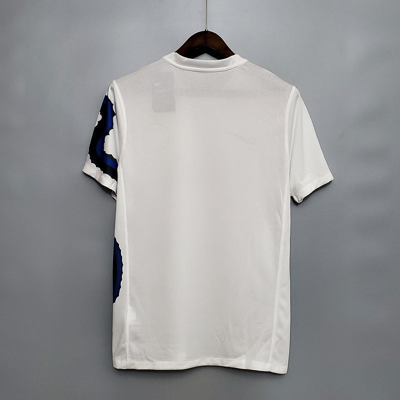 Maillot rétro extérieur de l'Inter Milan 2010, marque Le 12 -ème Maillot, vue frontale avec logo et détails du maillot.