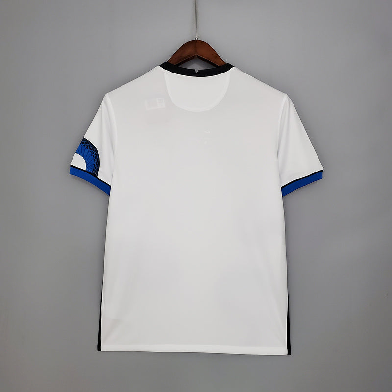Maillot extérieur de l'Inter Milan 2021-2022, brand Le 12-ème Maillot, vue frontale sur le design du maillot.