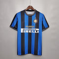 Maillot domicile rétro de l'Inter Milan 2010, édition Le 12 -ème Maillot, vue du devant avec logo et détails du maillot.