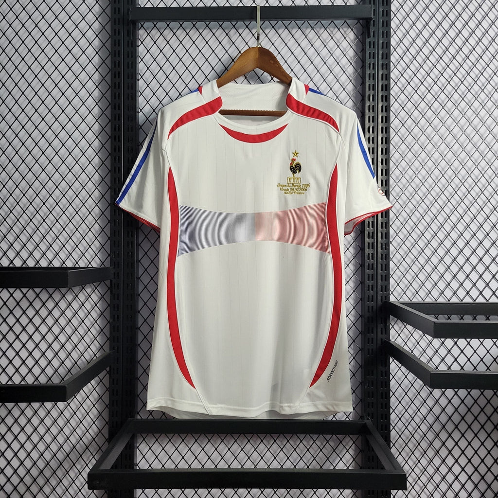 Maillot rétro de l'équipe de France 2006, modèle Le 12 -ème Maillot, vue de face avec logo et détails traditionnels.