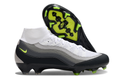 Crampons Mercurial Superfly 16 Elite XXV de la marque Le 12-ème Maillot, vue détaillée du dessous avec pointes en métal.