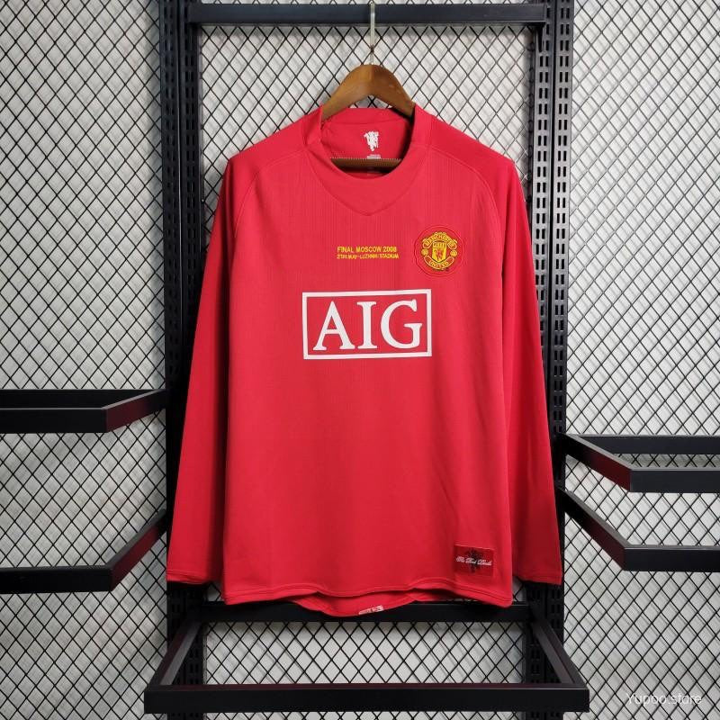Maillot domicile rétro Manchester United à manches longues 2007-2008 de la marque Le 12-ème Maillot, vue en gros plan.