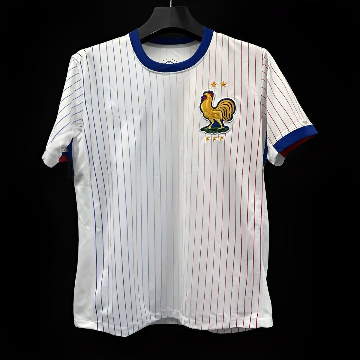 Maillot extérieur de l'équipe de France 2023-2024, marque Le 12-ème Maillot, vue de face avec logo et détails bleus.