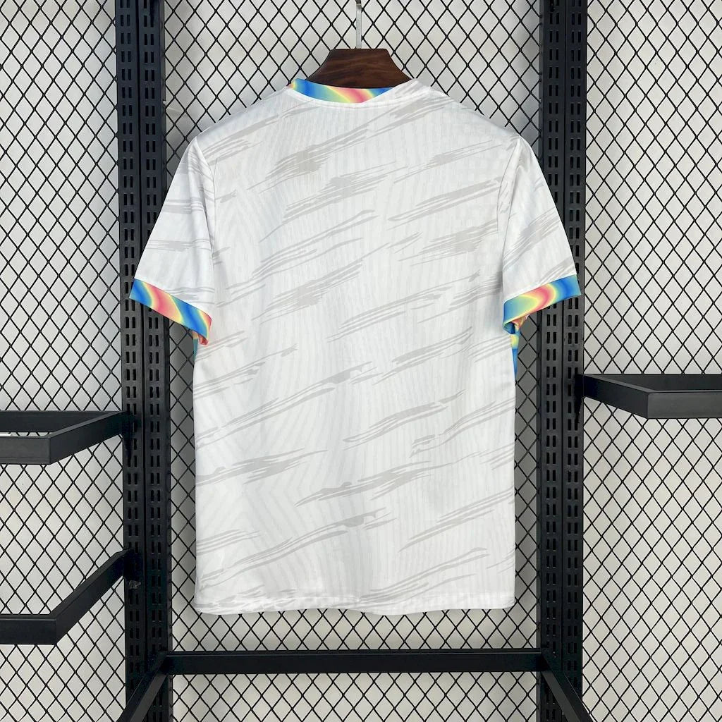 Maillot FC Barcelone 2025 Le 12 -ème Maillot, maillot de football bleu avec logo du club et détails de design sur le devant