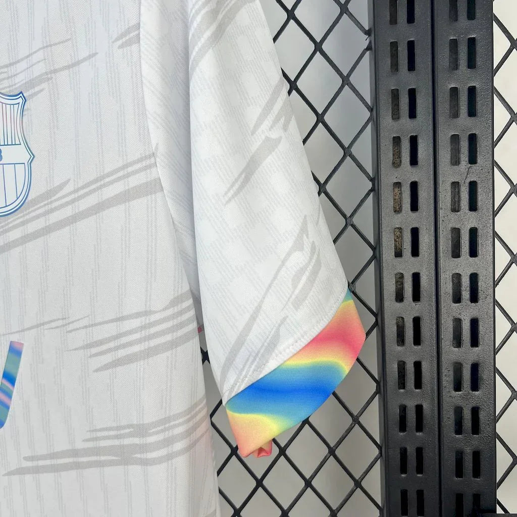Maillot FC Barcelone 2025 Le 12 -ème Maillot, jersey de football bleu avec logo du club et détails de conception.