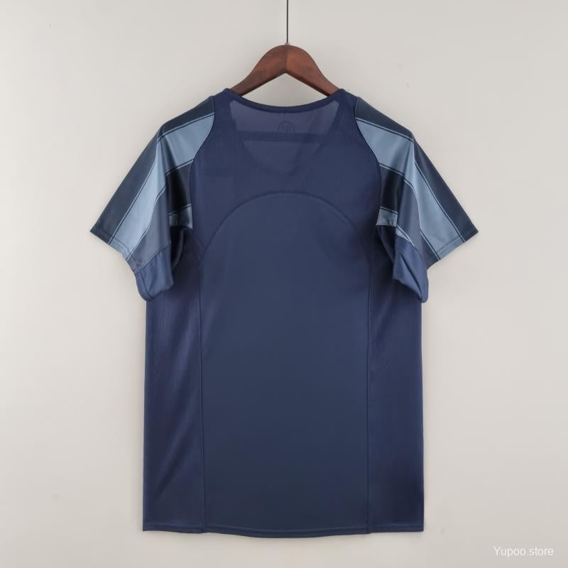 Maillot rétro de l’Inter Milan 2004-2005, maillot third de style vintage, avec logo et design classique, par Le 12-ème Maillot.