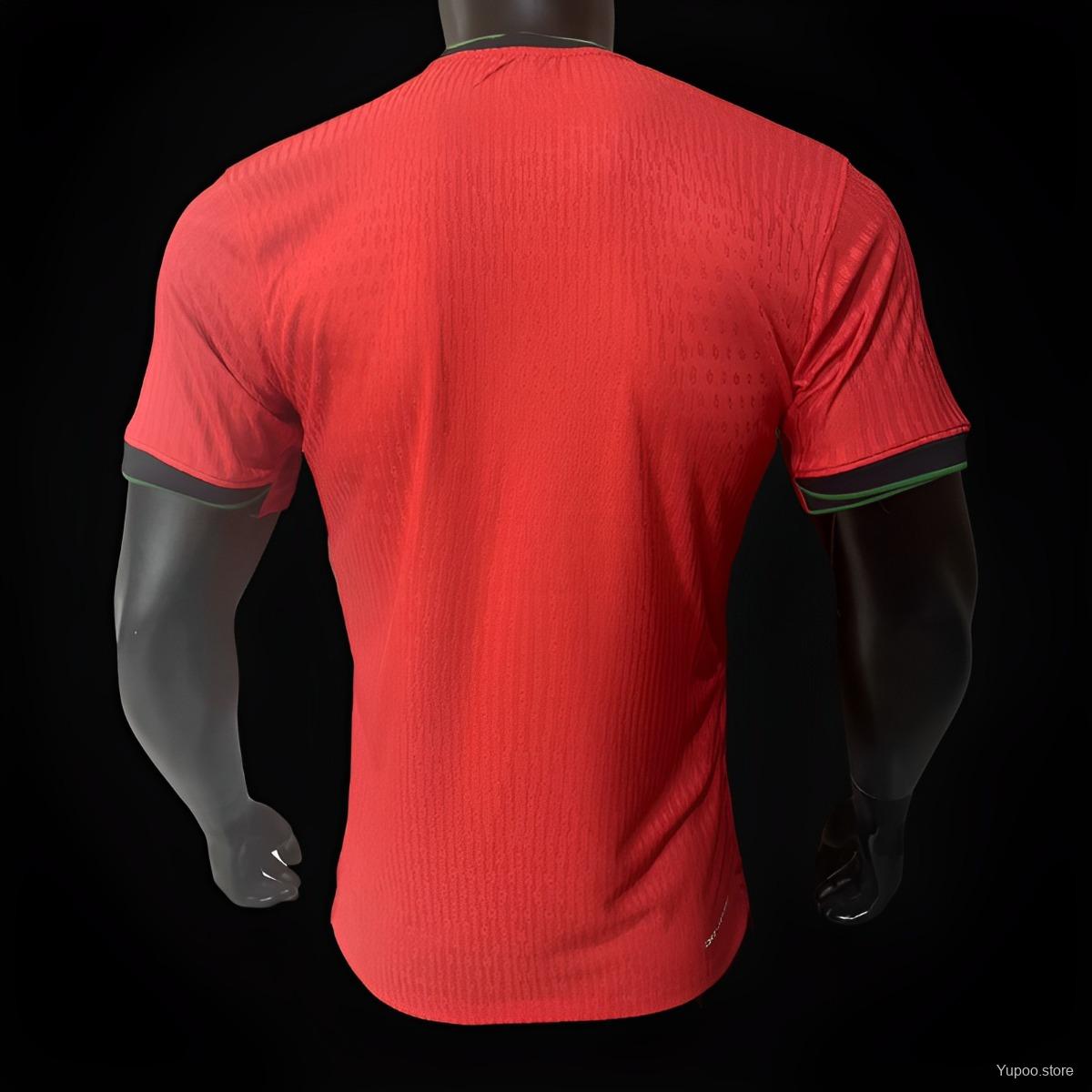 Maillot domicile Portugal 2023-2024 Le 12 -ème Maillot, devant avec logo et design officiel de la saison 2023-2024.